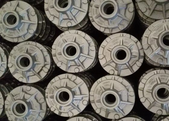 OEM रेत कास्टिंग फोर्कलिफ्ट ट्रक रियर हब के लिए लौह भागों सटीक आयाम के साथ समाप्त पेंटिंग